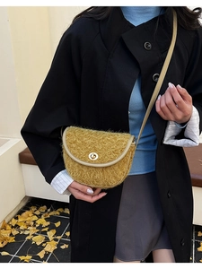 Sacoche en peluche jaune gingembre avec garniture en cuir et fermoir rotatif doré