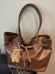 Large Capacity PU Leather Tote Bag For Women Vintage Urban Simple Style Solid Color Shoulder Bag With Bear Pendant For Work Commute