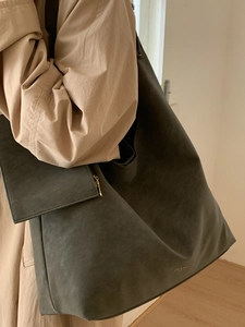 Minimalist large capacity tote bag in dark olive green faux suede for winter commuting