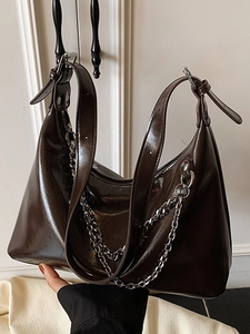 Sac sous le Bras pour Femme en Similicuir Brillant Mode Chaîne Argentée Sac à Épaule Vintage Couleur Unie Petit Sac Carré Casual