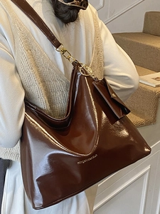 Retro dark brown patent leather tote bag with large capacity and matching mini pouch