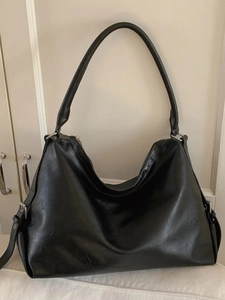 Grand sac à main minimaliste en cuir noir avec bandoulière réglable pour femme