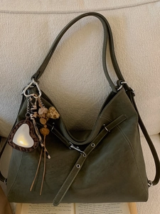 Sac fourre-tout hobo vert olive en cuir synthétique mat avec miroir imprimé léopard cœur