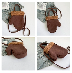 Vues détaillées du sac bandoulière créatif en forme de moufle en daim marron et peluche