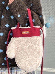 Sac bandoulière en peluche en forme de moufle en fausse fourrure crème et toile rouge
