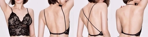 Détail d'une bralette en dentelle noire avec bretelles multi-positions et dos ouvert