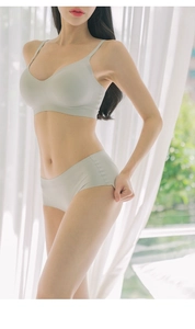 Détail d'un ensemble soutien-gorge et culotte sans couture vert menthe doux