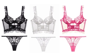 Ensemble de lingerie en dentelle tricolore avec broderie florale et détails en résille