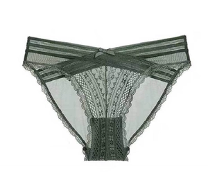 Détail de la culotte en dentelle vert foncé avec taille croisée et maille fine