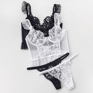 Ensemble lingerie corset en dentelle française brodée en styles noir et blanc