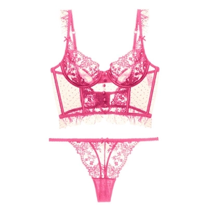 Ensemble lingerie gainante en dentelle française magenta avec bustier et volants