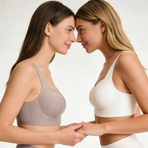 Dettagli reggiseni senza cuciture grigio-viola e bianco sporco con spalline larghe