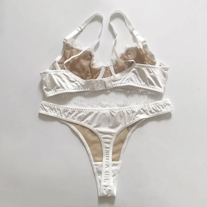 Ensemble lingerie en dentelle de cils blanche avec soutien-gorge fin et respirant et thong