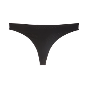 Détail d'un string noir sans couture pour femmes avec lanières en soie glacée haute élasticité