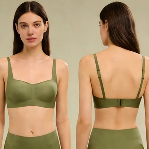 Set reggiseno senza cuciture verde oliva con scollo quadrato e slip coordinati