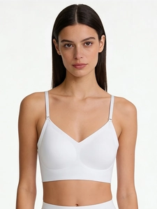 Détail du soutien-gorge dos nu blanc sans couture avec col en V et fines bretelles