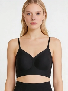 Soutien-gorge noir sans couture avec dos en U et fines bretelles réglables en tissu doux