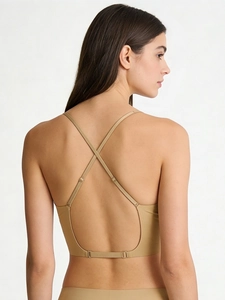 Détail du soutien-gorge dos nu sans couture avec bretelles croisées et dos en U