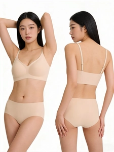 Détails d'un ensemble de lingerie sans couture beige avec soutien-gorge en V et culotte