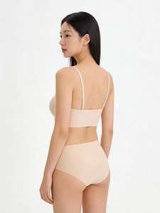 Ensemble de lingerie beige sans couture avec bretelles réglables et dos lisse
