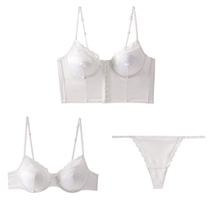 Ensemble de lingerie 3 pièces en satin blanc avec dentelle, comprenant soutien-gorge et string
