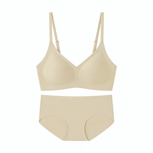Détails d'un ensemble de lingerie beige sans couture avec soutien-gorge sans armature