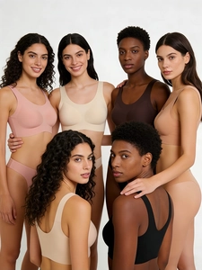 Détail de soutiens-gorge sans coutures et ensembles de culottes en divers tons de chair naturels