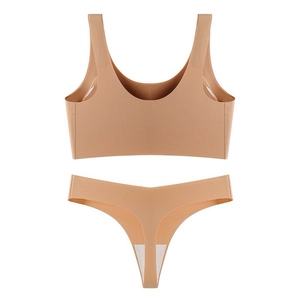 Ensemble soutien-gorge sans coutures et string de couleur chair en tissu extensible doux
