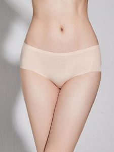 Detail of skin-colored seamless ice silk panties with 7A antibacterial cotton crotch