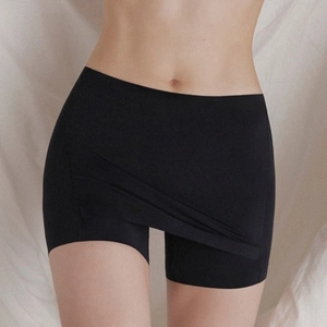 Short gainant taille haute sans couture avec design croisé pour contrôle du ventre