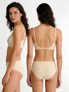 Vue avant et arrière de l'ensemble de lingerie beige sans couture avec dos en U souple