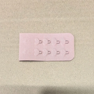 Detail der nahtlosen Unterwäsche-Erweiterung in Rosa mit 2 Haken und 4 Reihen