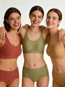 Vue détaillée d'ensembles soutien-gorge et culotte sans couture en rouge brique et olive