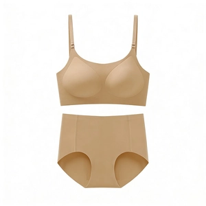 Ensemble lingerie sans coutures couleur chair avec soutien-gorge sans armature et culotte