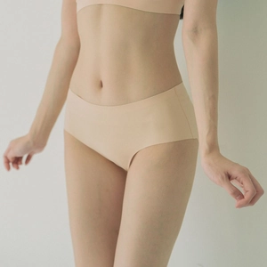 Seamless low-waist women's underwear with wavy edges and nude stretch fabric