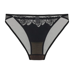 Dettaglio slip in pizzo nero con ricami floreali a rose e inserti in rete velata