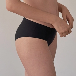 Seamless black underwear for women featuring a low waist and smooth laser-cut edges