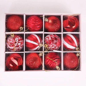 Set of 12 red Christmas ornaments with glitter, matte and striped finishes in a box