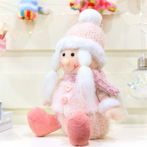 Bambola invernale rosa con bottone a cuore e sciarpa in maglia per decoro regalo
