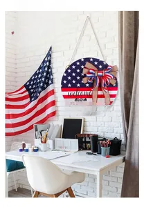 Détail d'une décoration murale pour l'Independence Day avec nœud en toile de jute