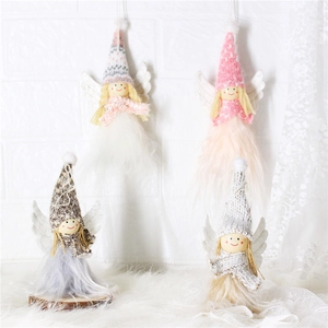 Lot de quatre poupées anges de Noël mignonnes avec jupes plumes et bonnets tricotés