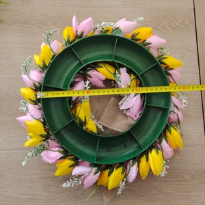 Detail showing artificial tulip wreath with burlap bow measuring 34cm in diameter