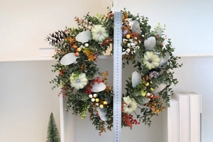 Detailed view showing the 45cm diameter measurement of the autumn pumpkin wreath