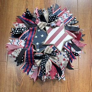45cm Patriotic USA Independence Day Wreath with Red White Blue Ribbons and Wooden Stars