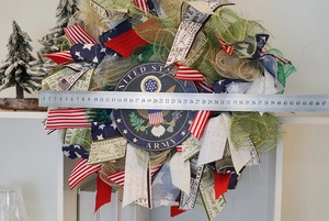 Measurement of 40cm American Army patriotic wreath with red white blue ribbons and stars