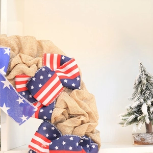 Patriotic 37cm burlap wreath with US flag ribbon and stars for door decoration