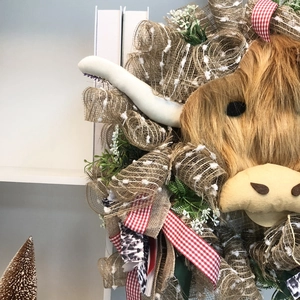Detailed close-up of Highland Cow wreath with burlap mesh, ribbons, and artificial greenery