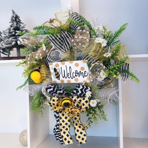 Bee Festival Welcome Wooden Sign Wreath Simulation Flower Bow Yellow Black Rural Farmhouse Door Wall Hanging Home Decor