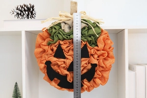 Detailed view of Halloween burlap pumpkin wreath showing 30cm size measurement decoration