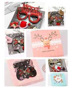 Détail de l'ensemble cadeau de lunettes et pinces à cheveux de Noël avec rennes à paillettes